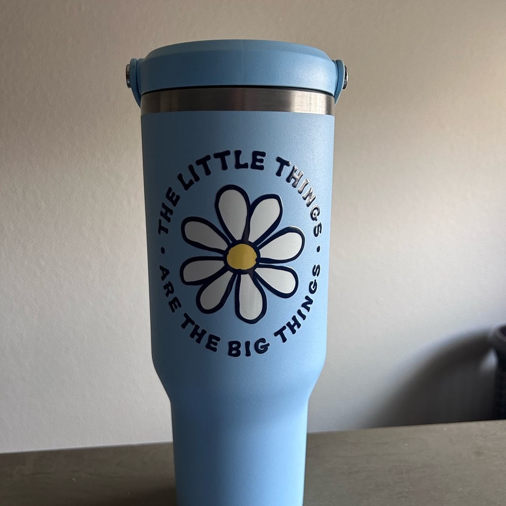 Blue Tumbler with Daisy Design
